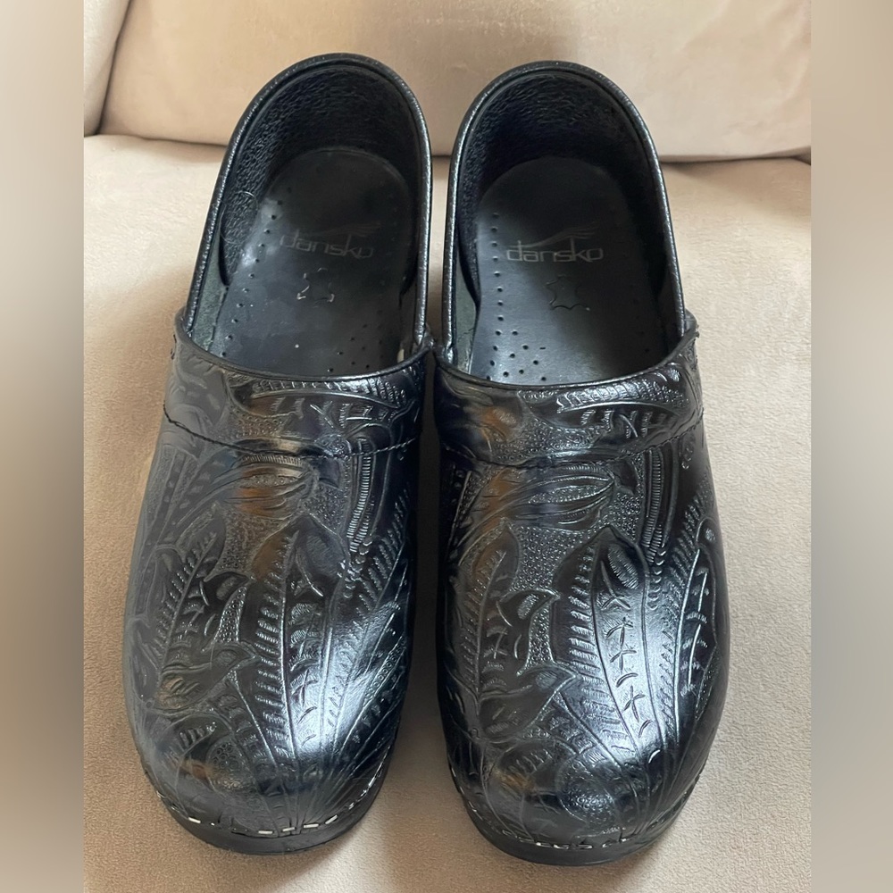 DANSKO LEATHER CLOGS SZ 8.5